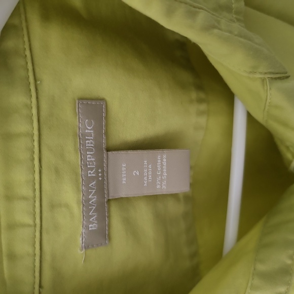Banana Republic short sleeve shirt, size 2 petite - Picture 2 of 3